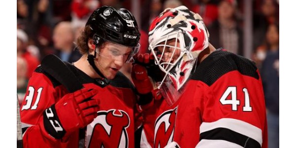 L'expérience du gardien des Devils du New Jersey Vítek Vaněček L'expérience du gardien des Devils du New Jersey Vítek Vaněček